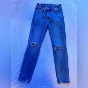 Gently worn high rise skinny American Eagle jeans size 2